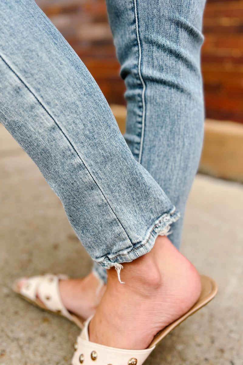 Daily Driver HR Skinny Straight in Baby Face